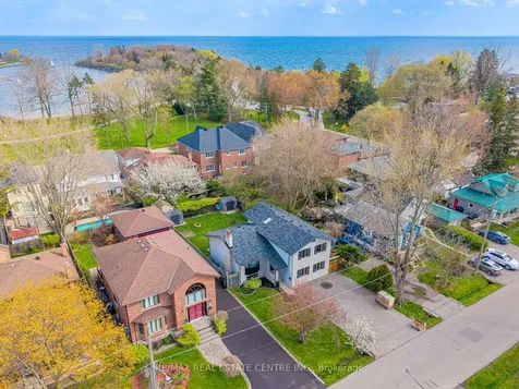 592 Montbeck Crescent Mississauga ON L5G 1N8