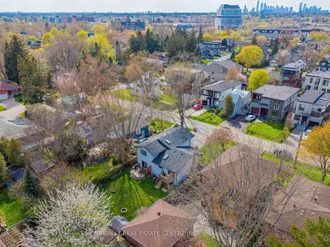 592 Montbeck Crescent Mississauga ON L5G 1N8