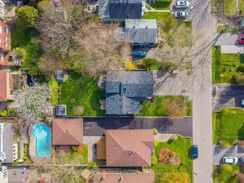 592 Montbeck Crescent Mississauga ON L5G 1N8