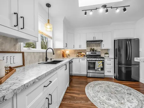 592 Montbeck Crescent Mississauga ON L5G 1N8