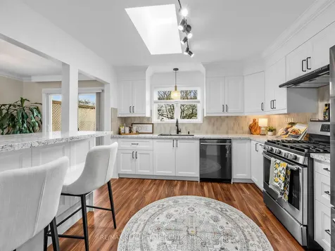 592 Montbeck Crescent Mississauga ON L5G 1N8
