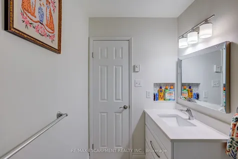 1560 Kerns Road Burlington ON L7P 3A7