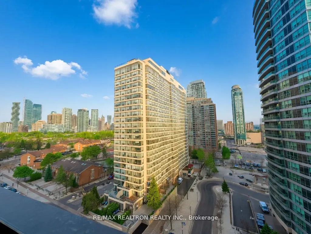 30 Elm Drive W Mississauga ON L5B 0N6