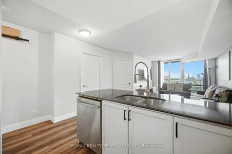 1 Elm Drive W Mississauga ON L5B 4M1