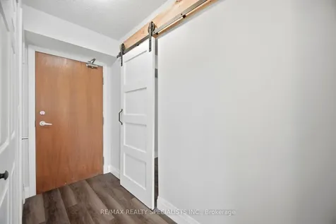 1 Elm Drive W Mississauga ON L5B 4M1