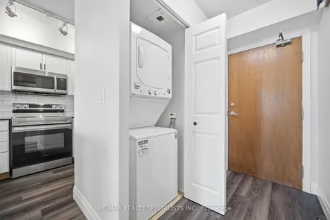 1 Elm Drive W Mississauga ON L5B 4M1