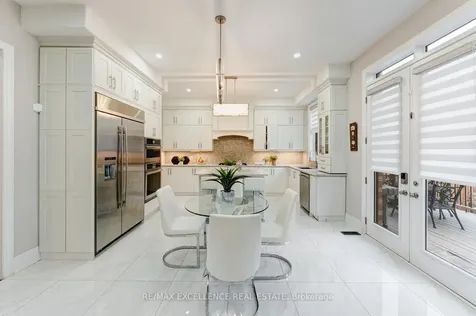 8 Settlers Field Road Brampton ON L6X 5P2