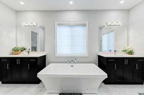8 Settlers Field Road Brampton ON L6X 5P2