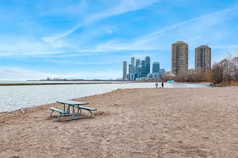 1910 Lake Shore Boulevard W Toronto ON M6S 1A2