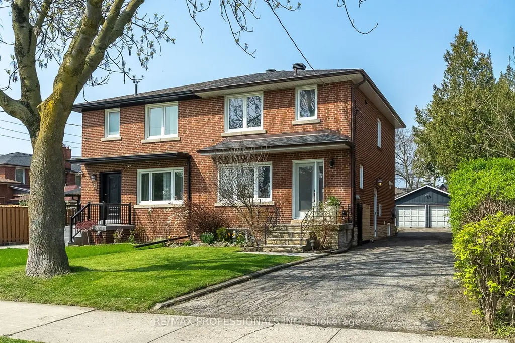 4 Edilou Drive Toronto ON M8W 4B2
