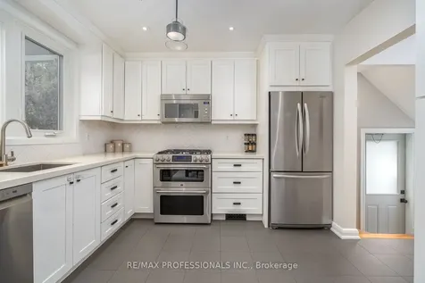 4 Edilou Drive Toronto ON M8W 4B2