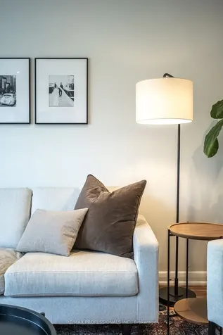 4 Edilou Drive Toronto ON M8W 4B2