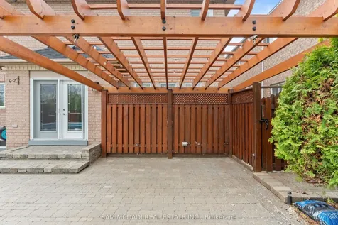 1159 Barnswallow Court Mississauga ON L5V 2J6