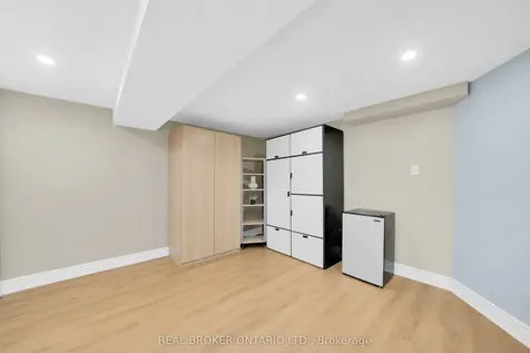 217 Ellis Crescent Milton ON L9T 6B5