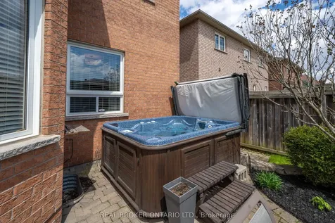 217 Ellis Crescent Milton ON L9T 6B5