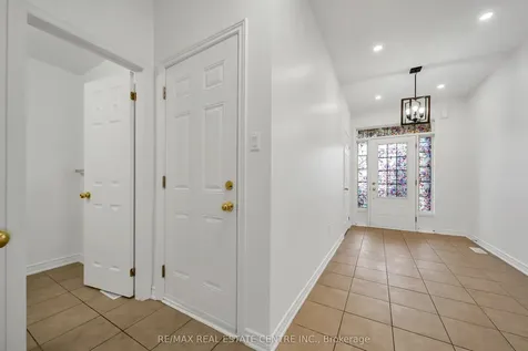 8 Munch Place Milton ON L9T 8K6