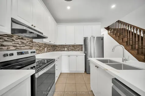 8 Munch Place Milton ON L9T 8K6
