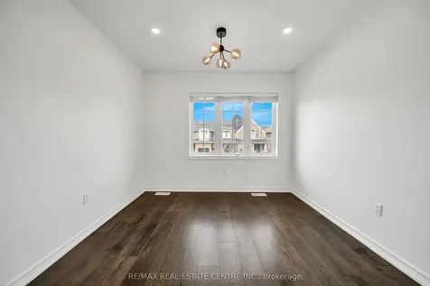 8 Munch Place Milton ON L9T 8K6
