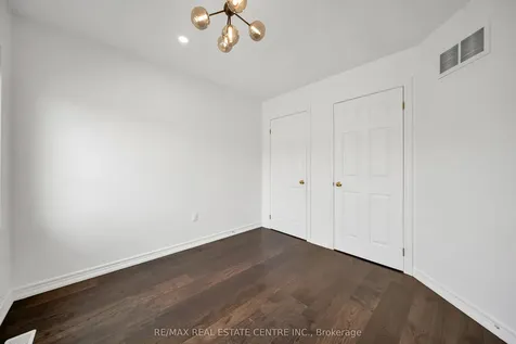 8 Munch Place Milton ON L9T 8K6