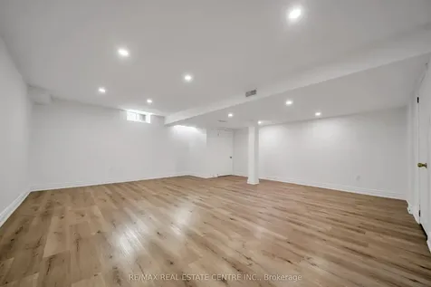 8 Munch Place Milton ON L9T 8K6
