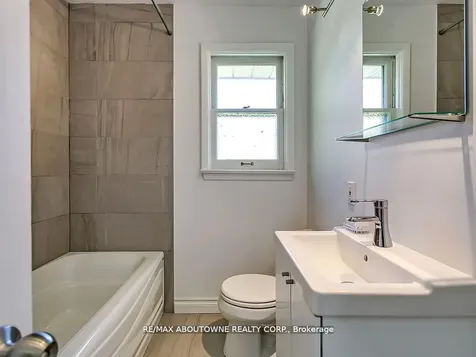 2067 Devon Road Oakville ON L6J 2N1