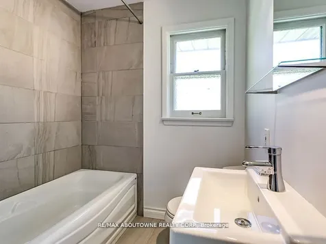 2067 Devon Road Oakville ON L6J 2N1