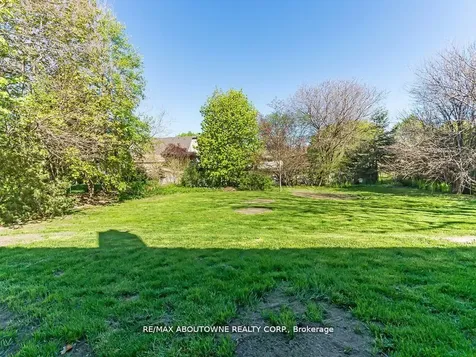 2067 Devon Road Oakville ON L6J 2N1