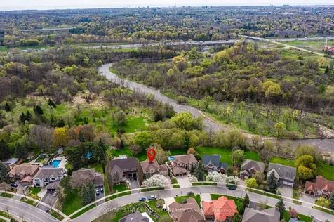 1777 Covington Terrace Mississauga ON L5M 3M5