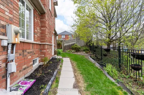 5988 Long Valley Road Mississauga ON L5M 6K4