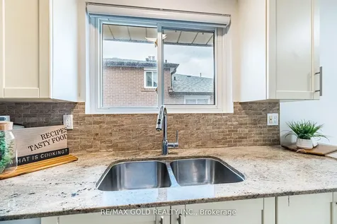 52 Garfield Crescent Brampton ON L6V 1V8