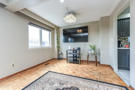3280 Clara Drive Mississauga ON L4T 2C7