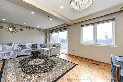 3280 Clara Drive Mississauga ON L4T 2C7