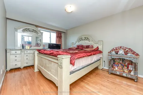 3280 Clara Drive Mississauga ON L4T 2C7