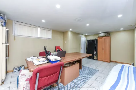 3280 Clara Drive Mississauga ON L4T 2C7
