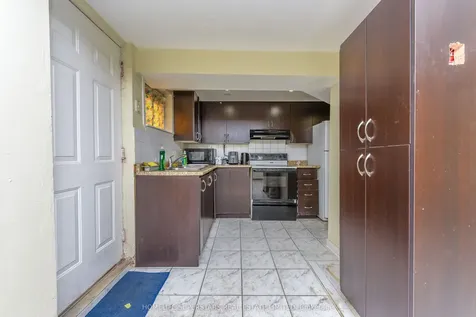 3280 Clara Drive Mississauga ON L4T 2C7
