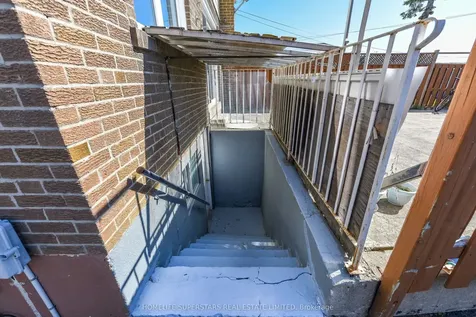 3280 Clara Drive Mississauga ON L4T 2C7