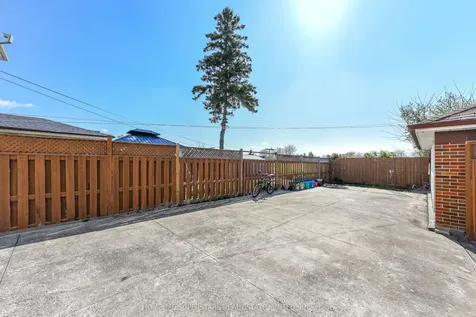 3280 Clara Drive Mississauga ON L4T 2C7