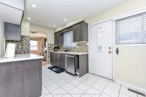 3280 Clara Drive Mississauga ON L4T 2C7