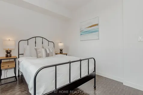 2093 Fairview Street Burlington ON L7R 0E6