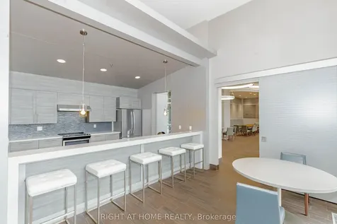 2093 Fairview Street Burlington ON L7R 0E6