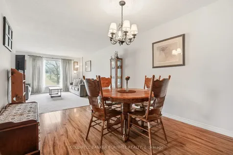 2349 Middlesmoor Crescent Burlington ON L7P 3X4