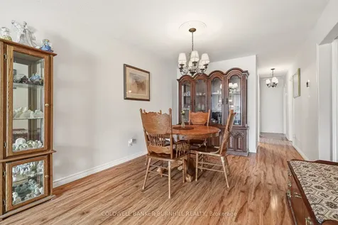 2349 Middlesmoor Crescent Burlington ON L7P 3X4