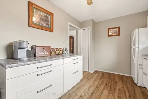2349 Middlesmoor Crescent Burlington ON L7P 3X4