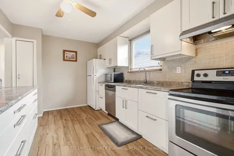 2349 Middlesmoor Crescent Burlington ON L7P 3X4