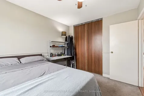 2349 Middlesmoor Crescent Burlington ON L7P 3X4