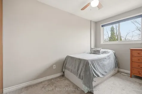 2349 Middlesmoor Crescent Burlington ON L7P 3X4