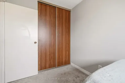 2349 Middlesmoor Crescent Burlington ON L7P 3X4