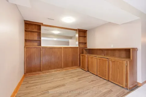 2349 Middlesmoor Crescent Burlington ON L7P 3X4