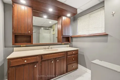 2349 Middlesmoor Crescent Burlington ON L7P 3X4