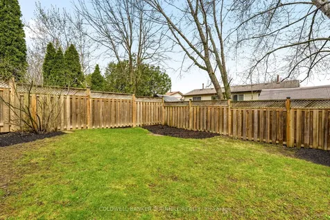 2349 Middlesmoor Crescent Burlington ON L7P 3X4